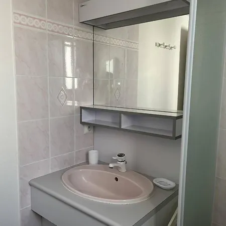 Vaux-sur-mer: 2 Pour 5 Pers, 450m Plage, Parking, Clim - Fr-1-738-47 펜션